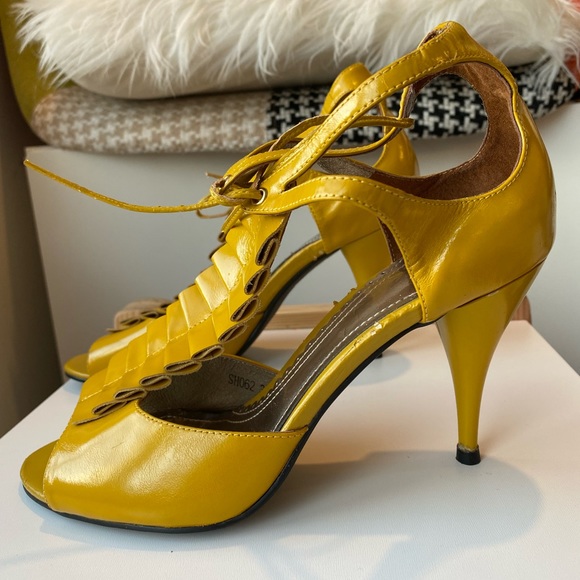 Beautiful high heels size euro 39, us 8,5 - Picture 3 of 8
